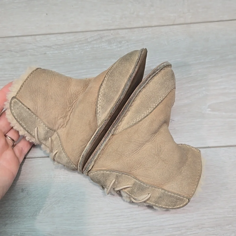 UGG Australia 5206 Leather Sheepskin Kids Boots Shoes Sz M
